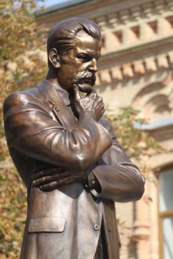 Пам'ятник Винниченку Пам'ятник Винниченку